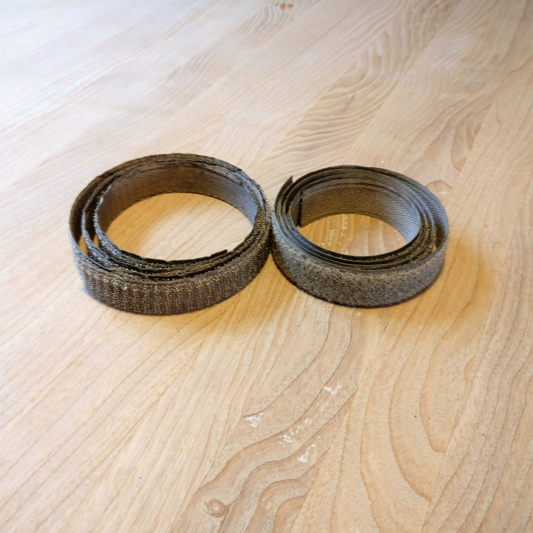 Sähköä johtava tarranauha metreittäin